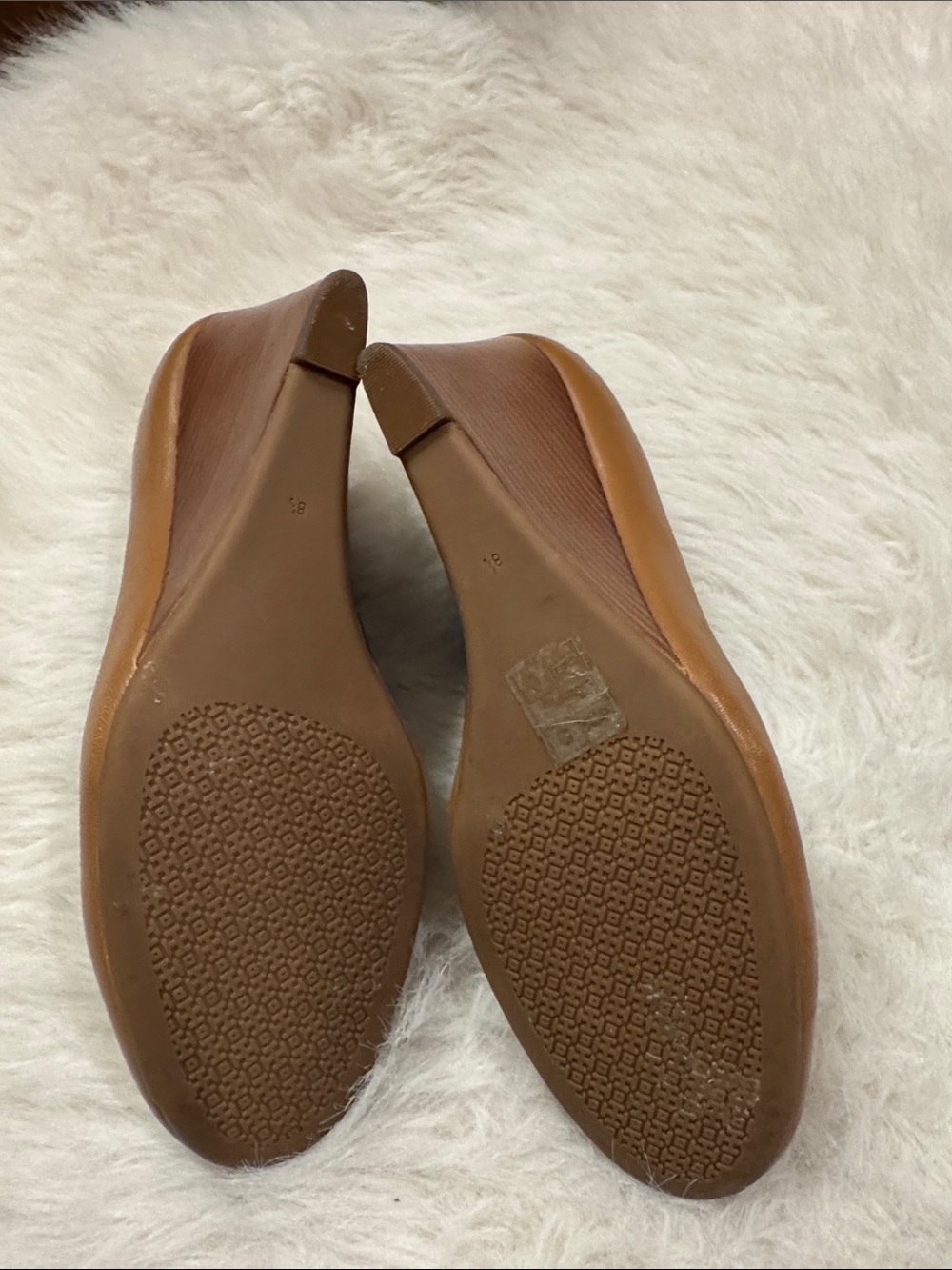 Tory Burch Tan Leather Logo Wedge Shoes Size 8 1/2 pre-owned - Picture 7 of 8